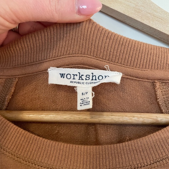 Workshop • Camel Sweatshirt - Picture 3 of 5